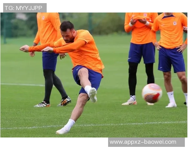 卡扎伊什维利与家人共享休闲时光照片曝光续约泰山仍在悬而未决中